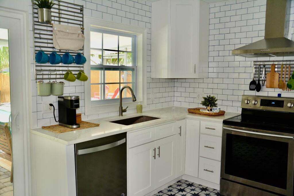 Tropical Retreat Near Beaches, Cruise Terminals Merritt Island Экстерьер фото