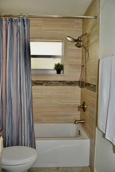 Tropical Retreat Near Beaches, Cruise Terminals Merritt Island Экстерьер фото