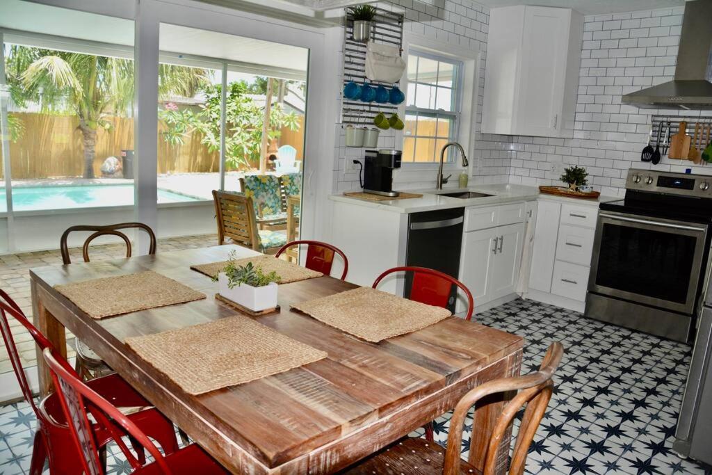 Tropical Retreat Near Beaches, Cruise Terminals Merritt Island Экстерьер фото